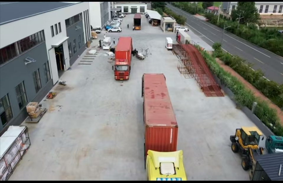 《8月伊始，我们厂迎来了交货装柜的第一波高峰期》