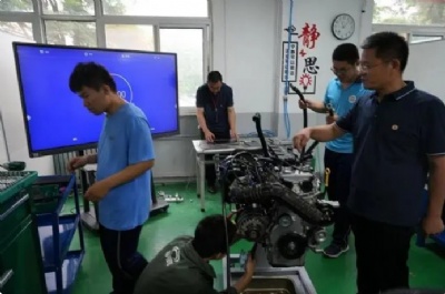 Our factory golf cart maintenance skills competition was successfully held