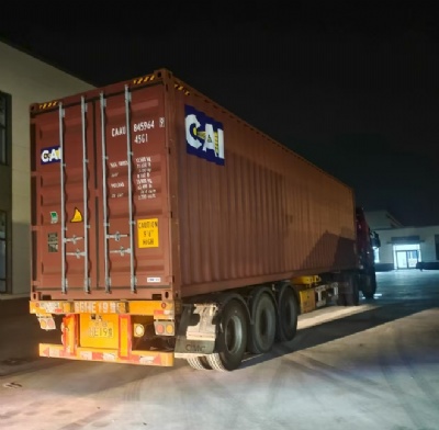 At the beginning of August, our factory ushered in the peak period of delivery and loading