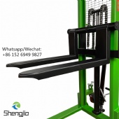 Forklift manual lifting hydraulic truck 1 ton 2 ton lifting stacker C-shaped steel small lifting truck loading and unloading truck