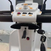 2024 工厂销售电磁制动易于家庭驾驶社区出行电动代步车