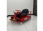 **Cool debut! A three wheeled drifting car ignites the rapid speed on land! **
