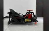 **Cool debut! A three wheeled drifting car ignites the rapid speed on land! **